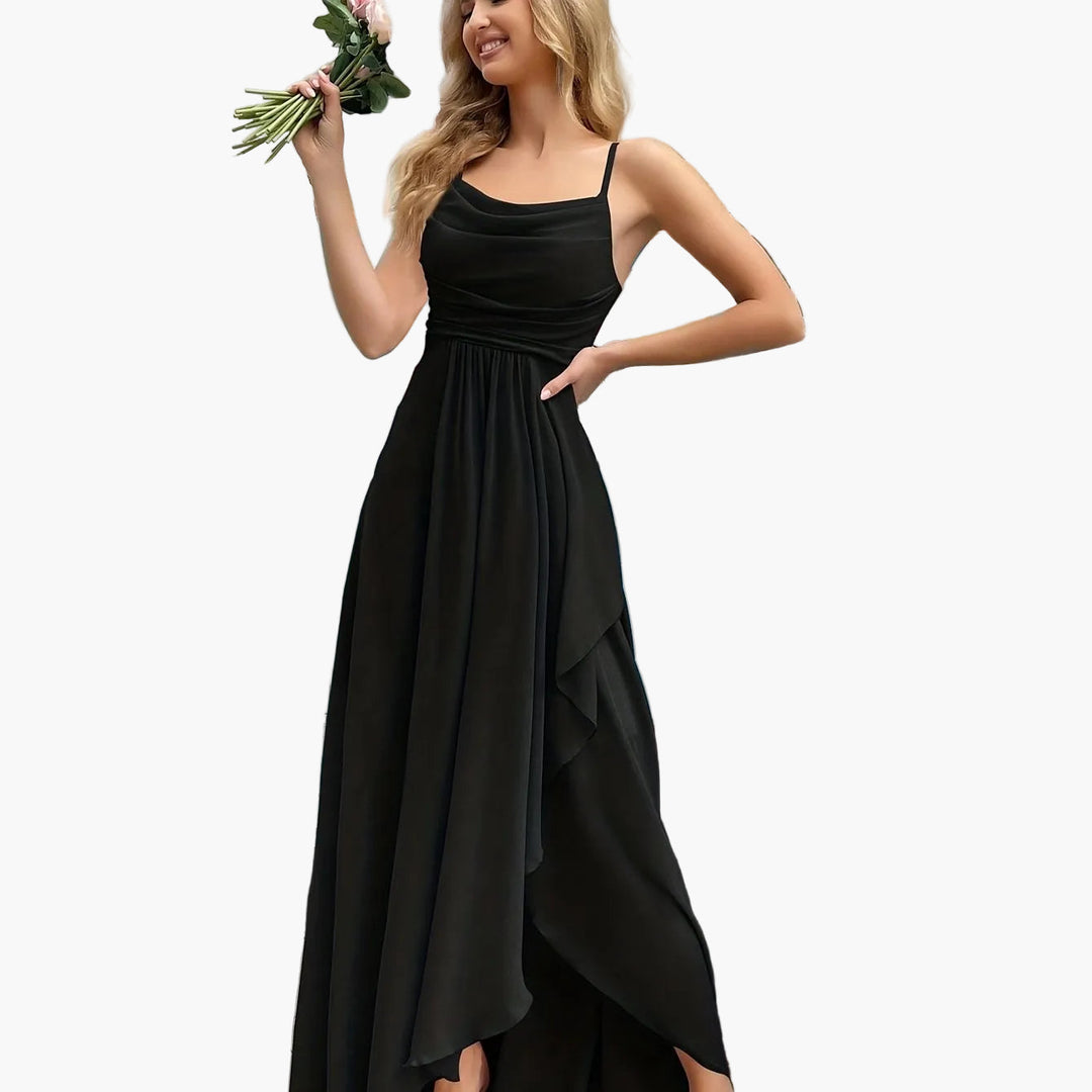 Anmutiges Damen-Abendkleid, Maxilänge, Spaghettiträger, elegantes Design für besondere Gelegenheiten.