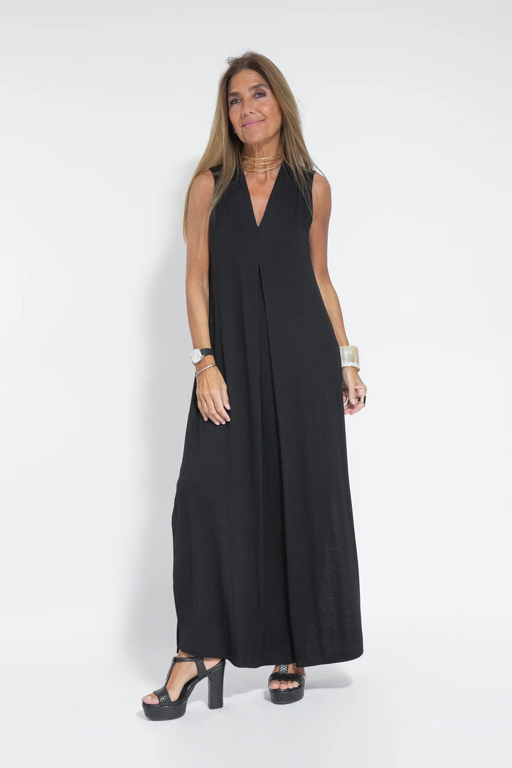 Elegantes, fließendes Damen Maxikleid mit tiefem V-Ausschnitt für Sommer; ärmellos, unifarben.