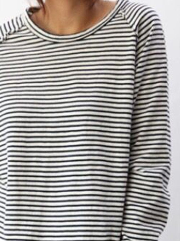 Locker geschnittenes Damen Longsleeve, gestreiftes Langarmshirt mit Rundhals für Komfort im Alltag.