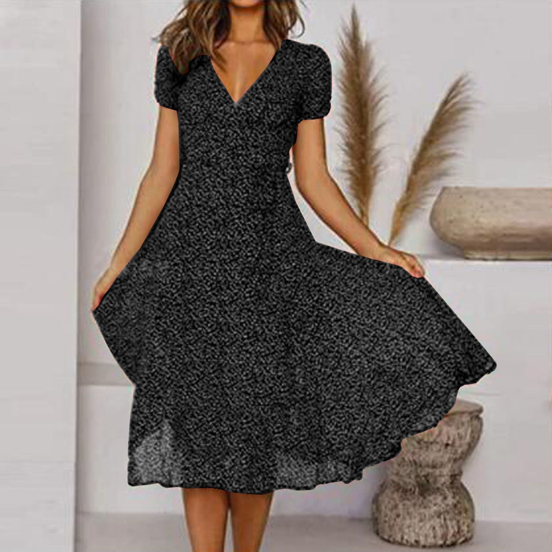 Vielseitiges Damen Sommerkleid, A-Linie, V-Ausschnitt, als Freizeit-, Urlaubs- oder Partykleid tragbar.
