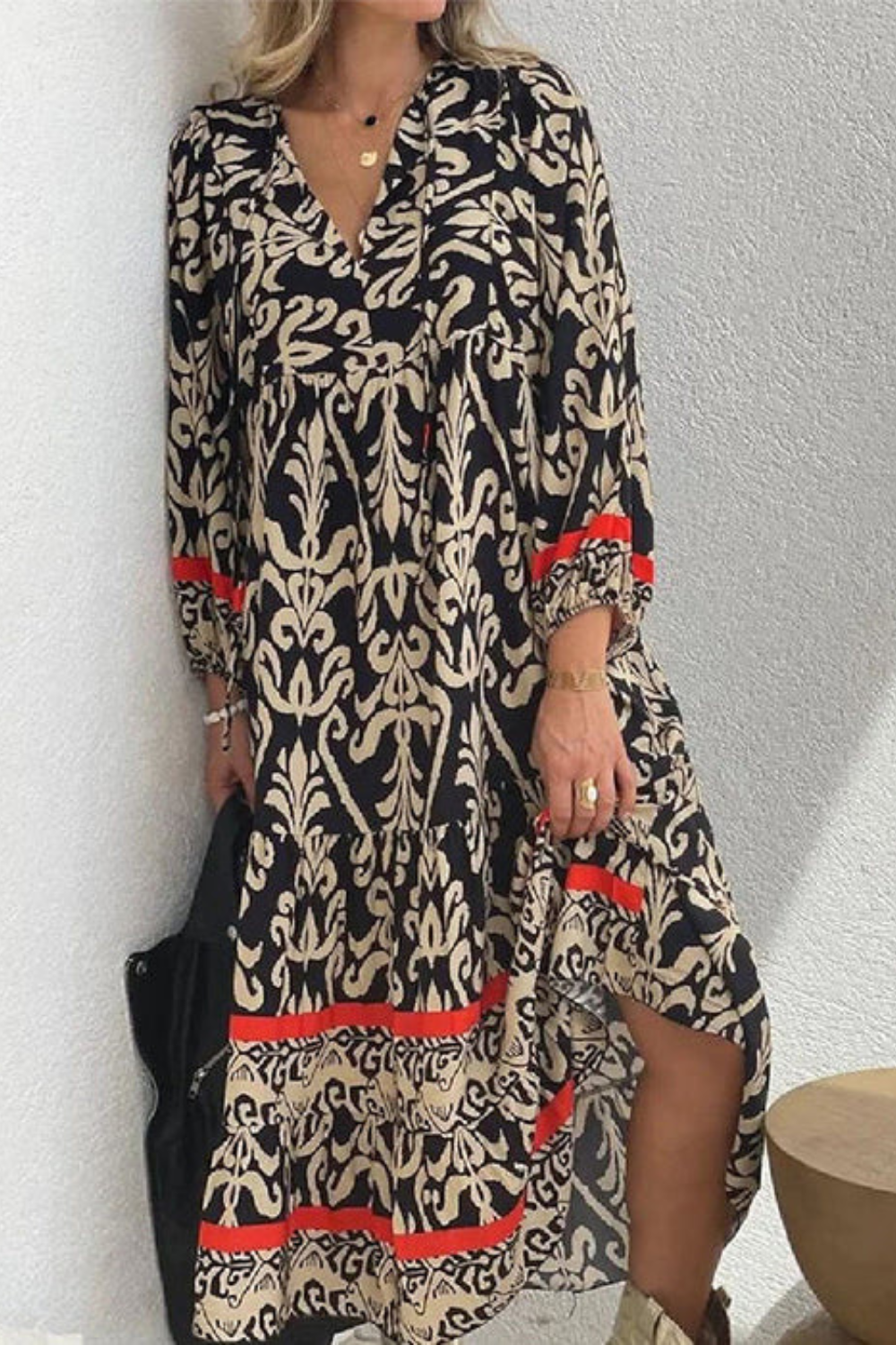 Fließendes Damen Bohème Maxikleid mit elegantem Damask-Print und V-Ausschnitt, ideal als Sommer-Freizeitkleid.