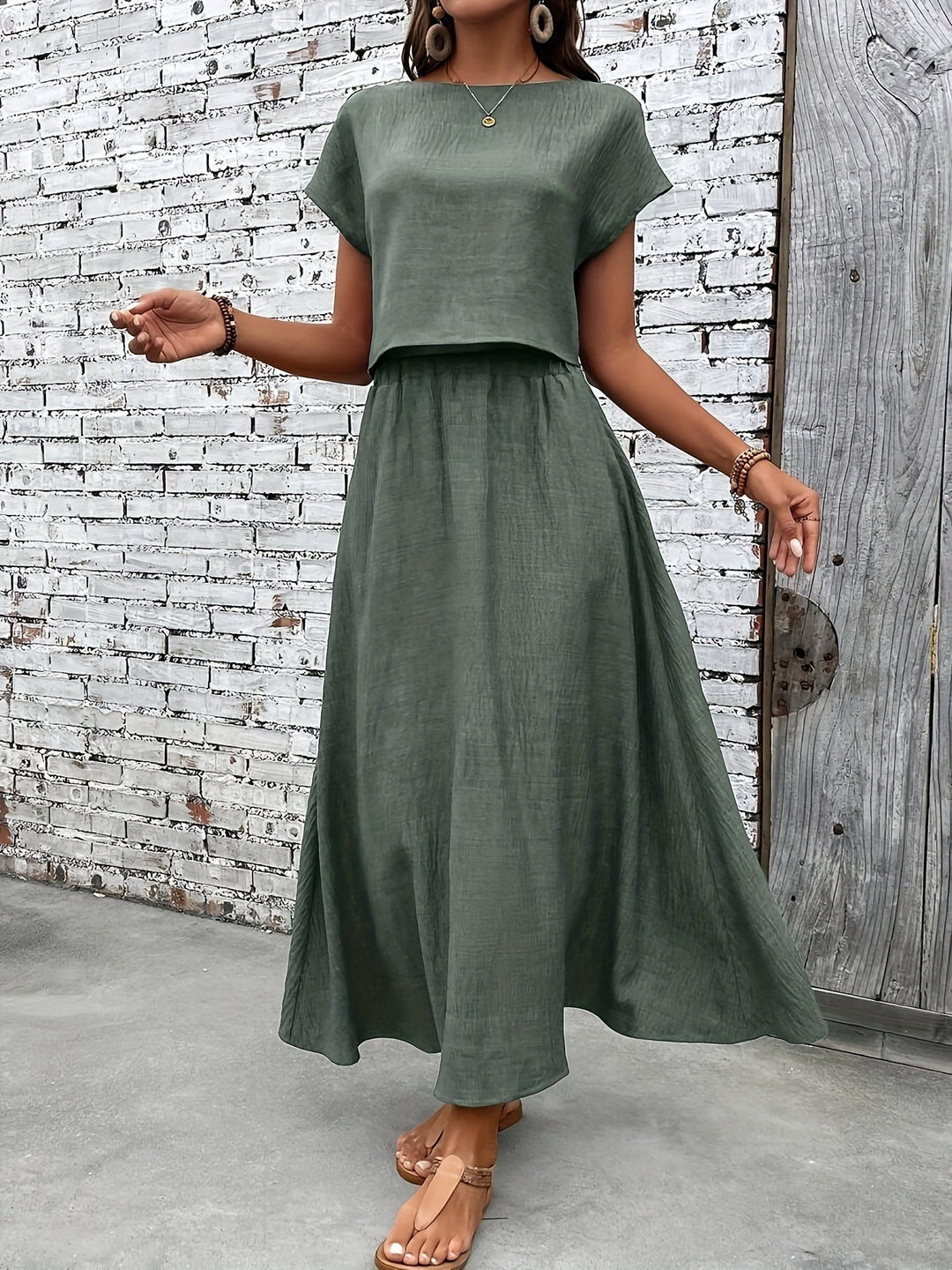 Schickes schwarzes Maxirock-Set mit Crop Top für Damen – elegantes Sommer-Outfit.