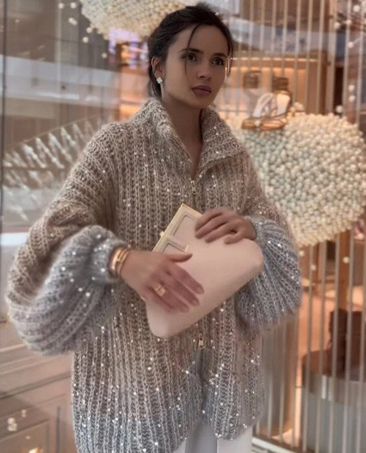 Luxuriöse Damen-Glitzerstrickjacke, hochwertige Bekleidung für anspruchsvolle Damenmode.