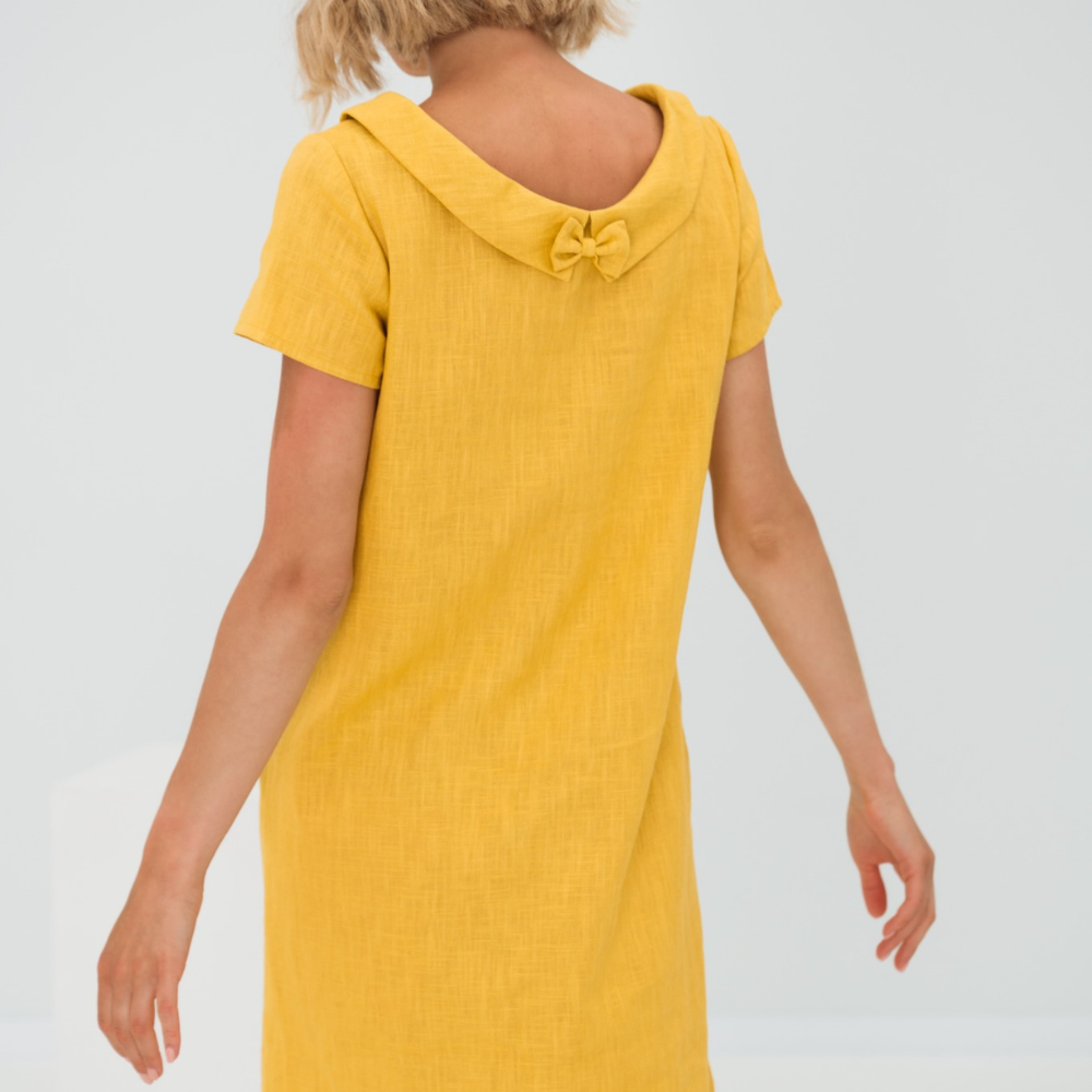 Damen Midikleid mit Rundhalsausschnitt in elegantem Gelb. Zeitloses Design, perfekt für Freizeit & Anlass.