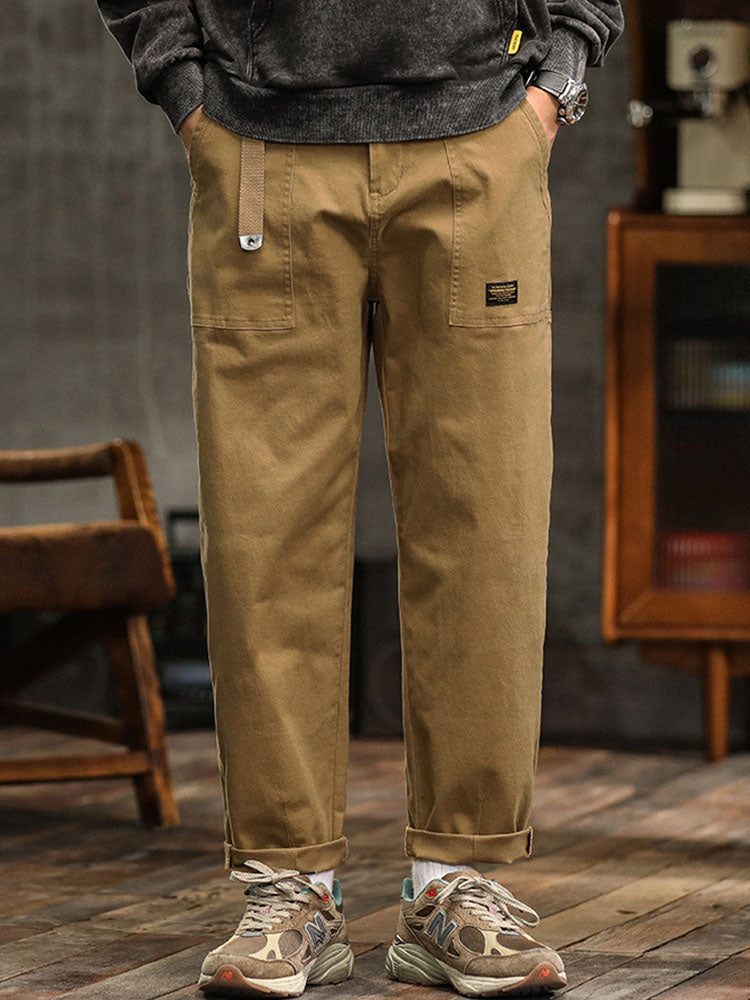 Stilvolle schwarze Herren Cargohose für Alltag & Outdoor. Strapazierfähig & mit vielen Taschen.