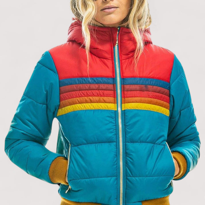 Praktische Damen Kapuzenjacke, wasserdicht & atmungsaktiv. Leichte Regenjacke im Regular Fit für Outdoor.