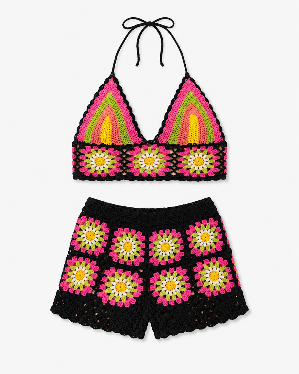 Detailansicht des Häkel Halter Tops mit Blumenmuster, ideal als sommerliche Strandmode für Damen.