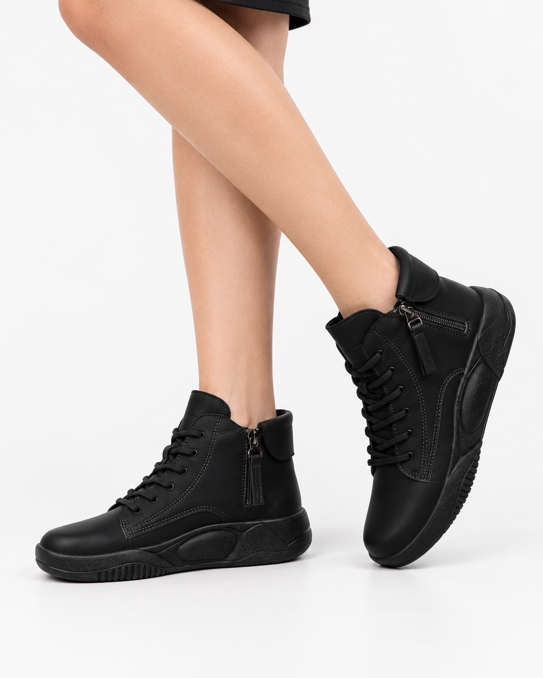Stilvolle weiße Damen Designer Schnürstiefeletten mit Plateau-Sohle. Ideal für einen modernen Look.