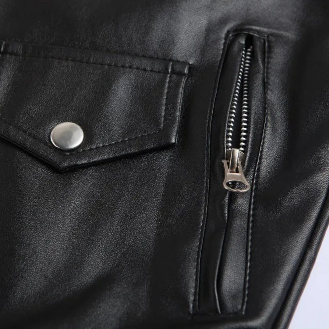 Moderne Herrenjacke, Bomber-Stil, mit Gürtelbund & Reißverschluss. Tailliert für urbanen Freizeit-Chic.