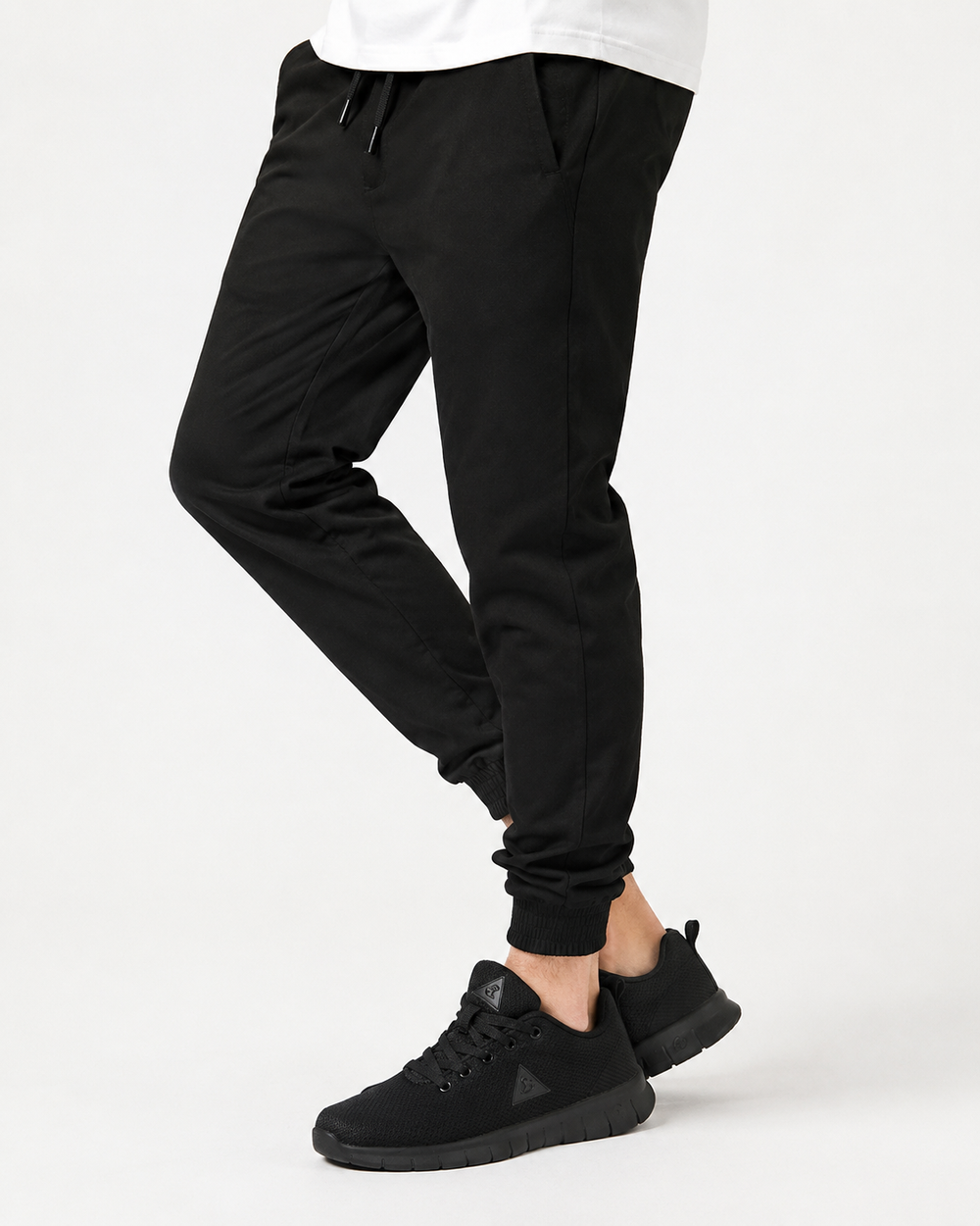 Atmungsaktive Herren Freizeitschuhe in Schwarz, leicht und bequem mit flacher Sohle für maximale Flexibilität.
