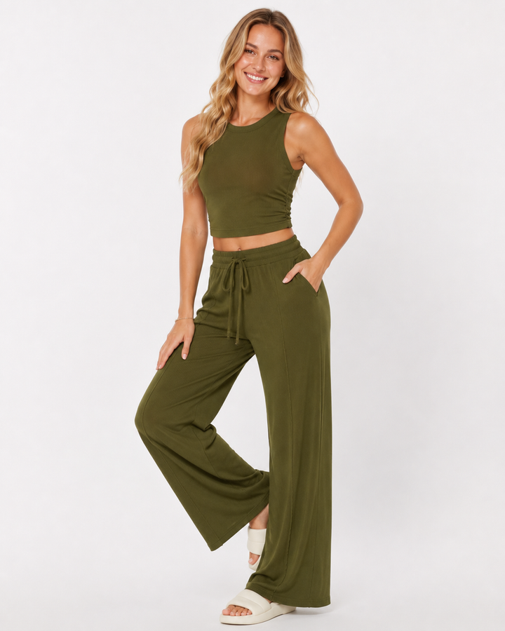 Bequemes Damen Strick-Set (Oberteil & Hose), sommerlich leicht, ideal für komfortable Tage.