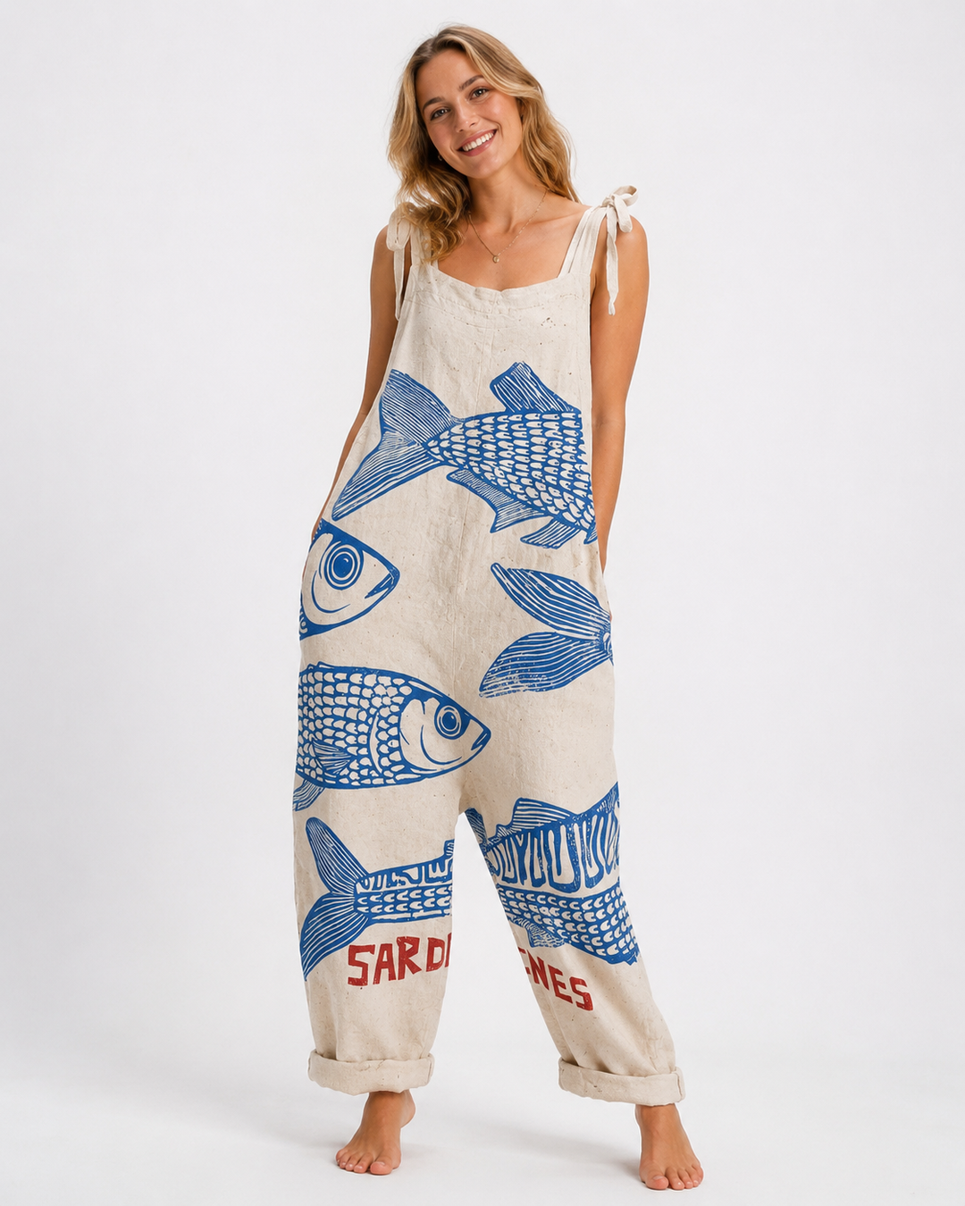 Damen Sommer Latzanzug mit stilvollem Fischdruck. Lockerer, bequemer Overall perfekt für Outdoor & Freizeit.