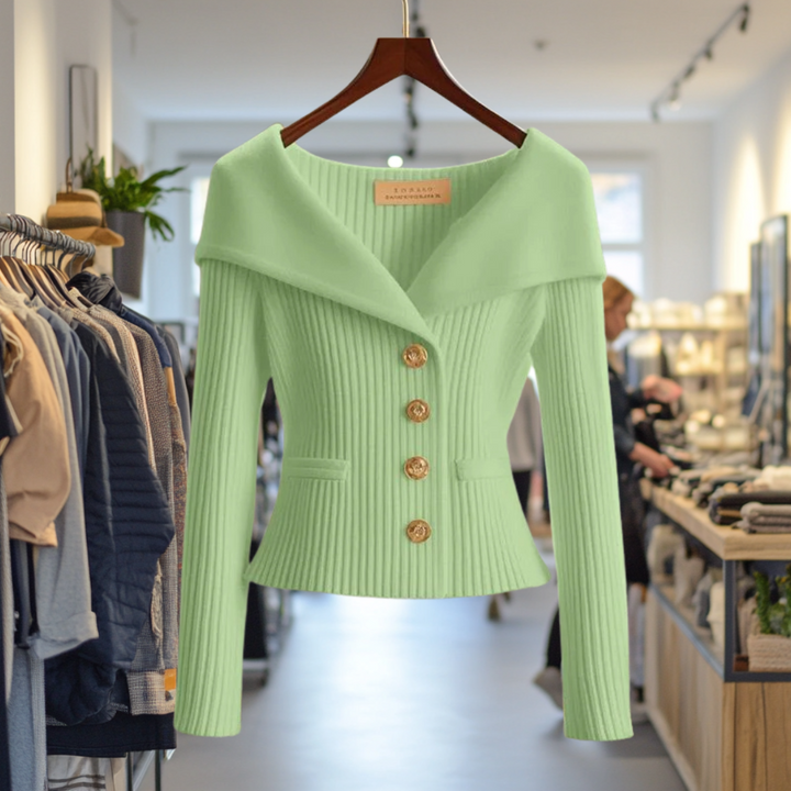 Luxuriöser Damen Cardigan aus Feinstrick. Warme, elegante Strickjacke für moderne Damenmode im Winter.