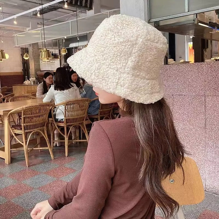 Leichter faltbarer Unisex Bucket Hat, idealer Begleiter für Reisen & Wanderungen.