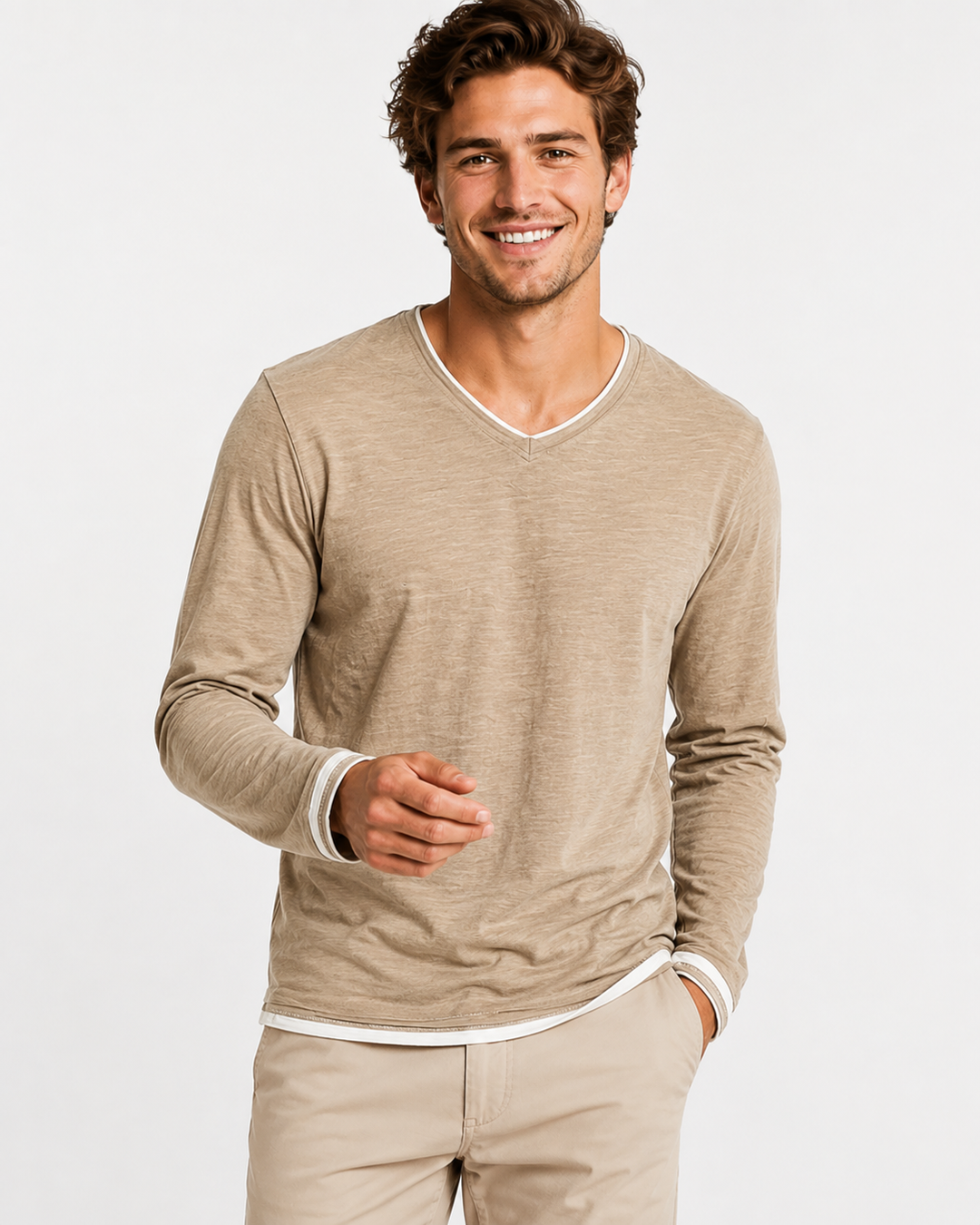 Modernes Herren V-Ausschnitt Langarmshirt in gedeckter Farbe, perfekt für einen entspannten oder schicken Look.