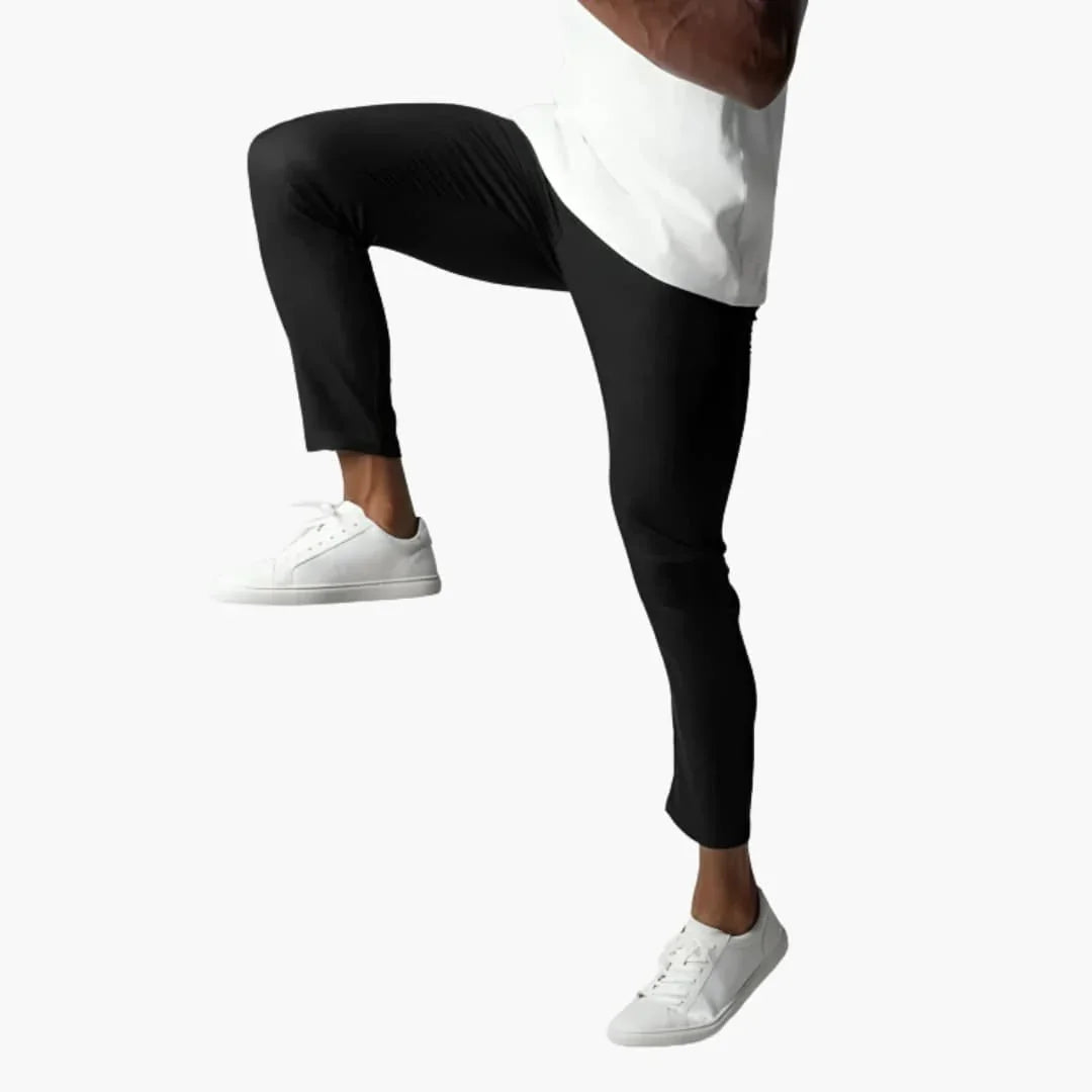 Stilvolle Herren Chinohose für Business & Freizeit. Gerades Bein, elastischer Bund für optimalen Komfort.