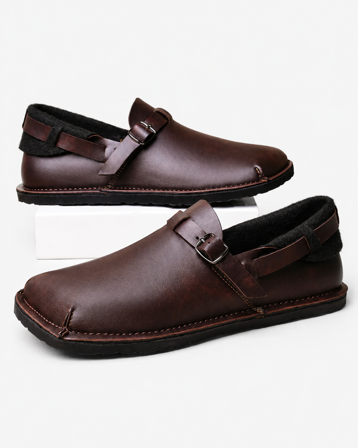 Herren Slip-On Retro Freizeitschuhe, bequem für mühelosen Stil und Alltag. Erhältlich in Schwarz & Braun.