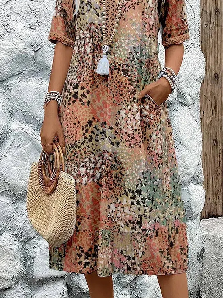 Leichtes, fließendes Damen Blumen Midikleid mit V-Ausschnitt; das ideale Sommer-Urlaubskleid.