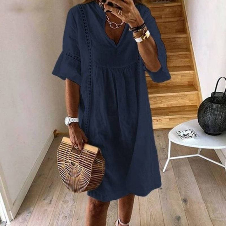Bequemes Damen Boho-Kleid für Sommer und Frühling. Lockerer Schnitt, V-Ausschnitt und elegante Spitze.