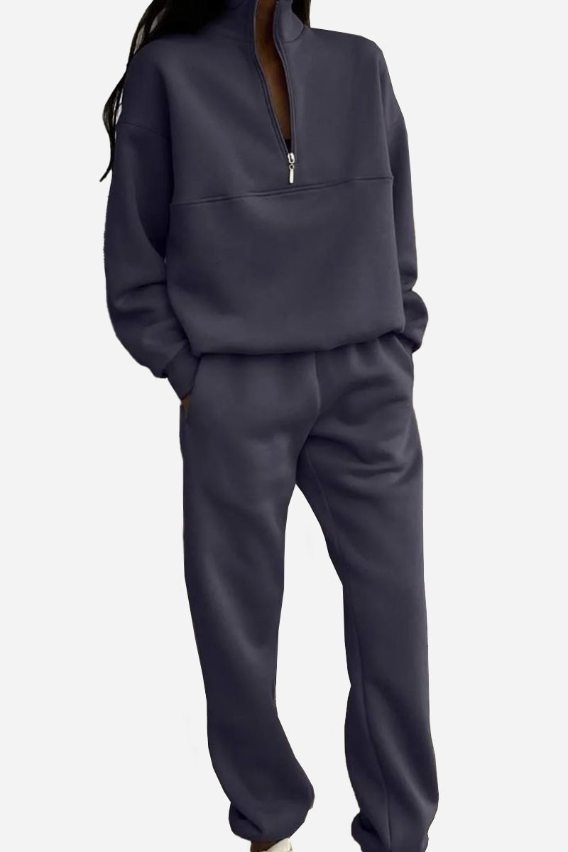 Bequemer Damen Trainingsanzug: Kapuzenpullover & Jogginghose im Set für gemütliche Tage, Sport & Freizeit.