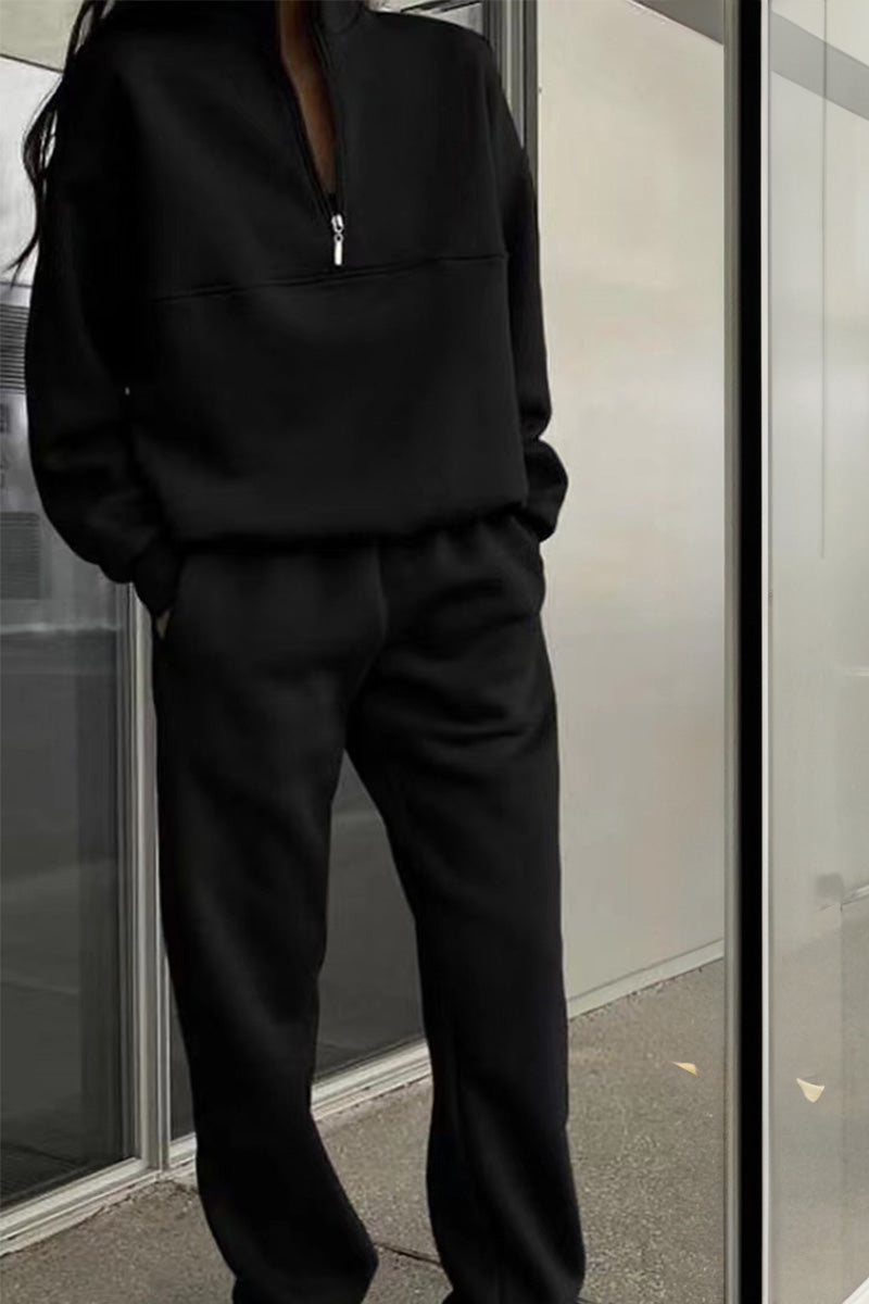 Damen Freizeitanzug: weiches Jogger Set mit Hoodie & passender Hose. Ideal für Homeoffice oder Outdoor-Aktivitäten.