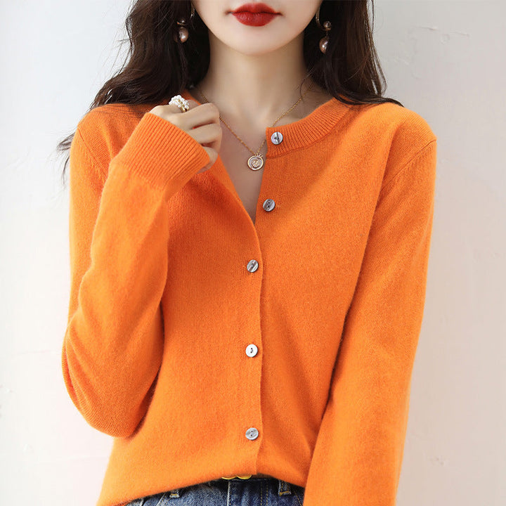 Eleganter und vielseitiger Damen Cardigan, mit Knopfleiste, ideal für verschiedene Anlässe.