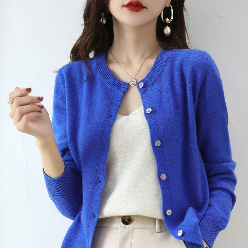 Damen Cardigan in zeitlosem Design, mit Knopfleiste, komfortabel und leicht zu stylen.