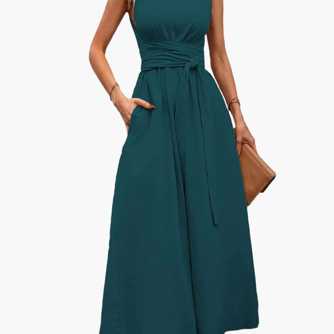 Modischer ärmelloser Damen Jumpsuit für den Sommer, mit praktischem Bindegürtel.