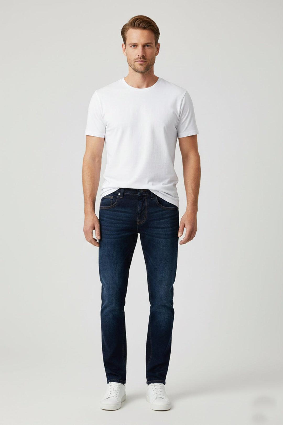 Schwarze Herren Casual Jeans, gerades Bein, komfortabler Denim-Stoff für Freizeit.