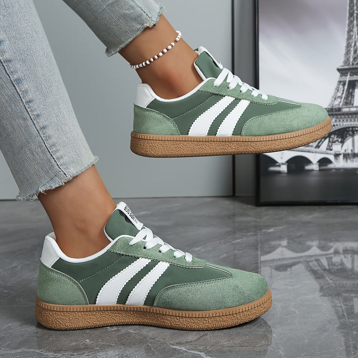 Lila Damen Retro Turnschuhe, mit Fokus auf Komfort, bequemer Begleiter für jede Alltagssituation.