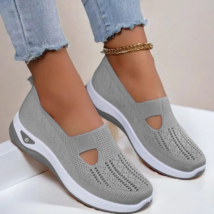 Bequemer Slip-On Sneaker für Damen. Leichter, atmungsaktiver Alltagsschuh mit rutschfester Sohle.