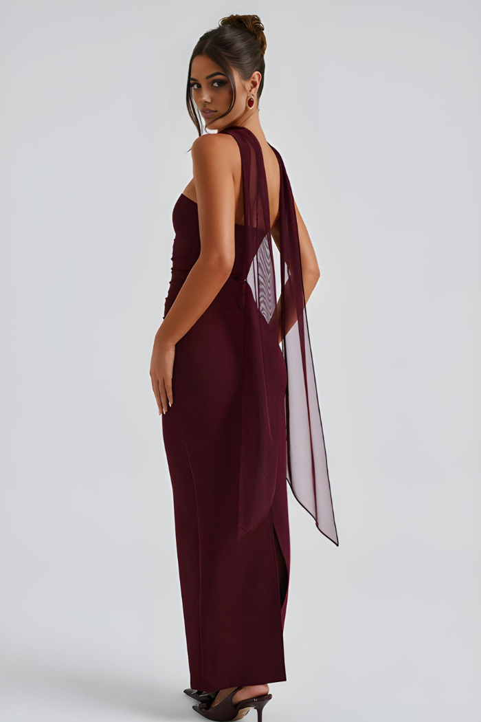 Schlankes trägerloses Bodycon Maxikleid für Damen in Burgunderrot, perfekt für Cocktailempfänge und Partys.