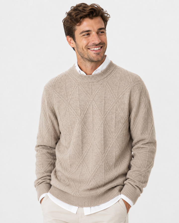 Warmer Herren Winterpullover mit Rundhals und edlem Diamantmuster. Komfortable Herrenmode.