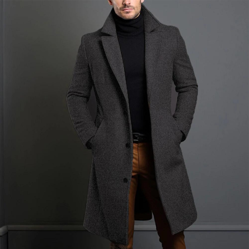 Robuster Herren Wintermantel, ideal für Outdoor-Aktivitäten. Stilvoll und warm durch die kalte Jahreszeit.