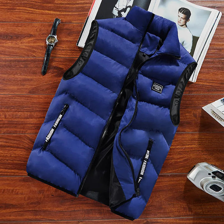Eleganter Herren Winter Bodywarmer in klassischem Schwarz, mit praktischen Taschen, ideal als warme Winterweste.