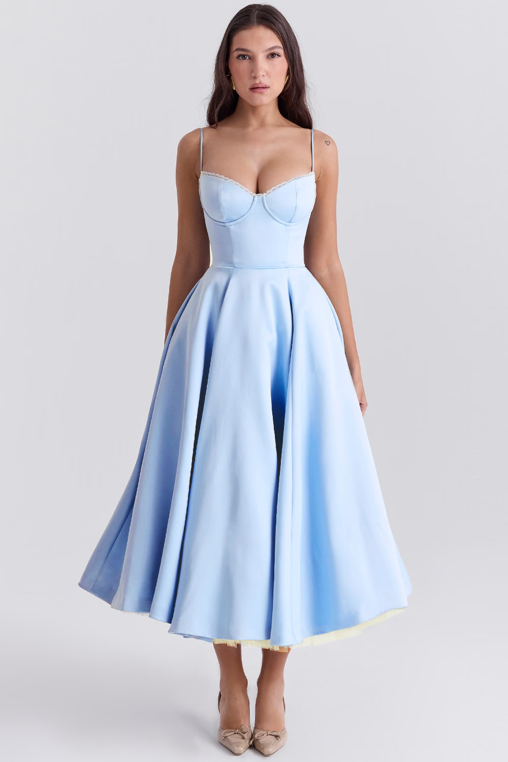 Zeitloses, elegantes Damen Midi Kleid, ideal für festliche Events und Abendveranstaltungen. Frauenmode.