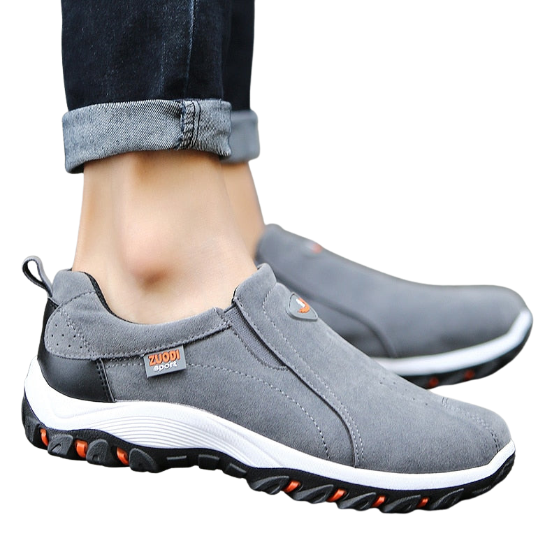 Robuste Herren Wanderschuhe mit Profilsohle für ultimativen Halt auf anspruchsvollen Outdoor-Abenteuern.