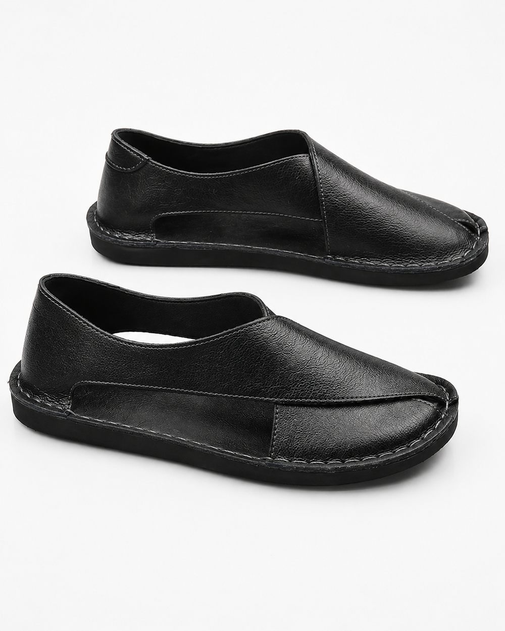 Bequeme braune Herren Slipper Sandalen mit geschlossener Zehe für Freizeit und entspannte Urlaubstage.