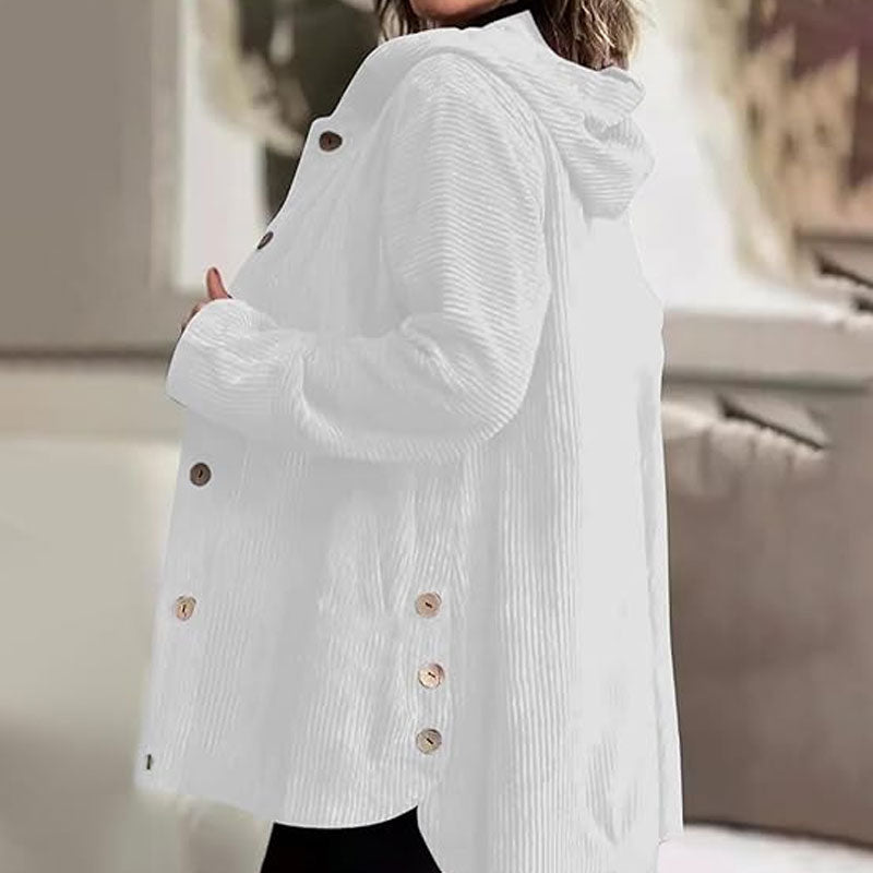 Stilvolle Damen Winterjacke mit Kapuze. Vintage-Look, ideal als warme Oberbekleidung für Damenmode.