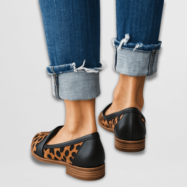 Lässige & elegante flache Schuhe für Damen, spitz zulaufend in Khaki/Grau, ideal für den Alltag.