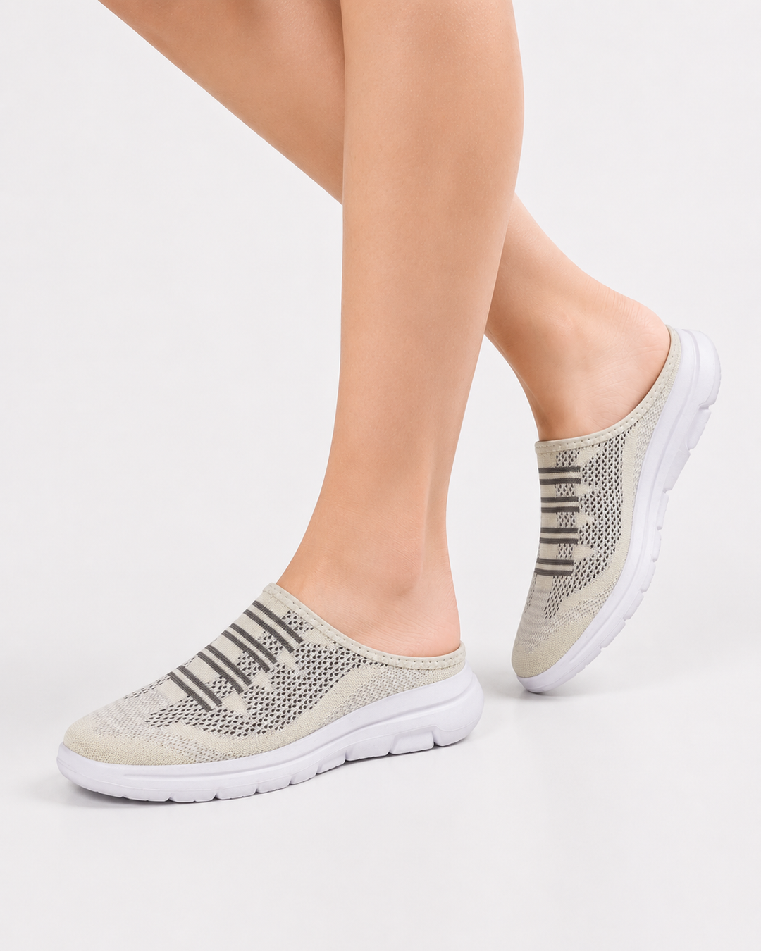 Weiche & leichte Damen Hausschuhe, flach und bequem. Komfortable Slip-on Schuhe für entspannte Stunden.