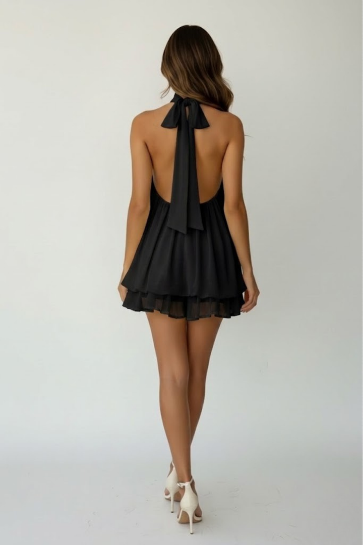 Exklusives Damen Partykleid: Mini-Kleid mit raffiniertem Neckholder und edler Spitze.