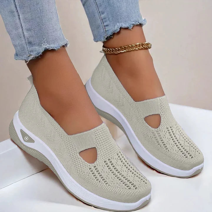 Vielseitiger Damen Slip-On Sneaker. Atmungsaktiv, leicht & bequem – der perfekte Freizeitschuh.