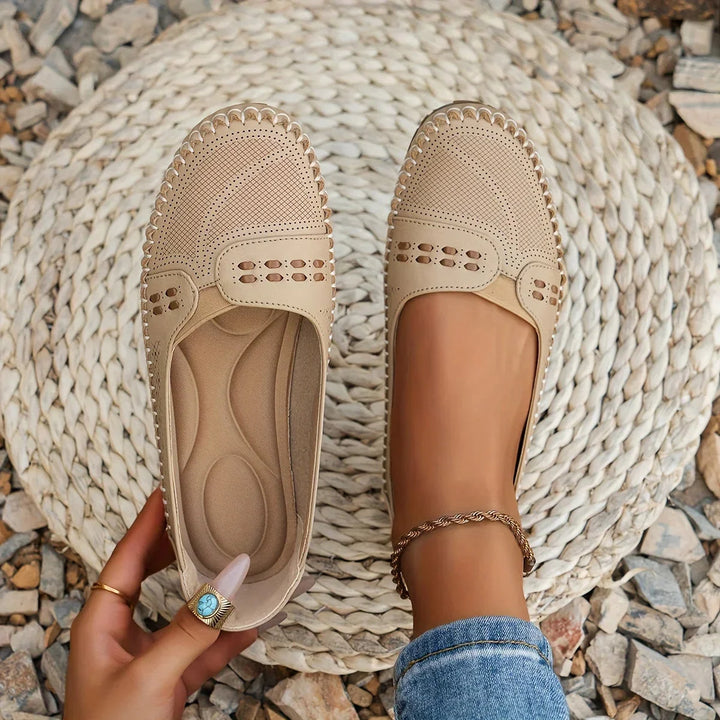 Beige Damen Slipper: Bequeme Slip-On Halbschuhe für Damen, ideal für Alltag & Freizeit.