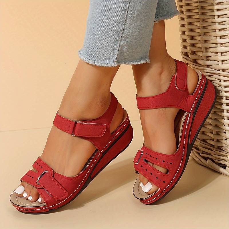 Moderne Damen Sandalen mit Fußgewölbeunterstützung, Slip-On Design für einfaches An- und Ausziehen.