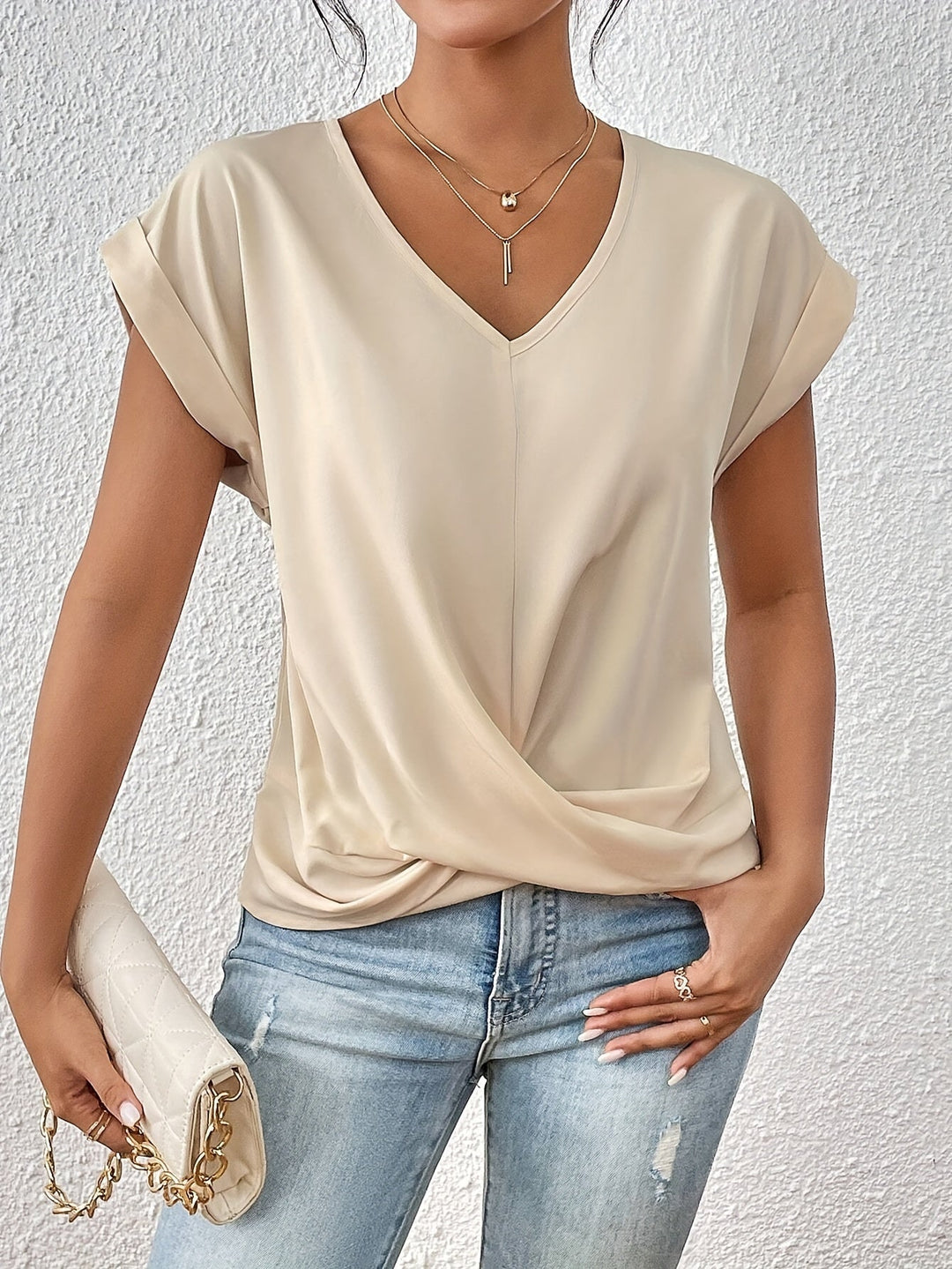 Damen Basic T-Shirt, V-Ausschnitt, kurzärmelig, leicht kombinierbar für vielseitige Looks.