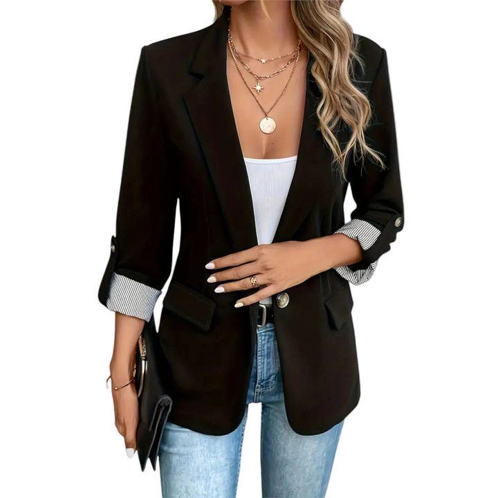 Zeitloser, einfarbiger Damenblazer in Blau, figurbetont. Verleiht jedem Look eine elegante Note.