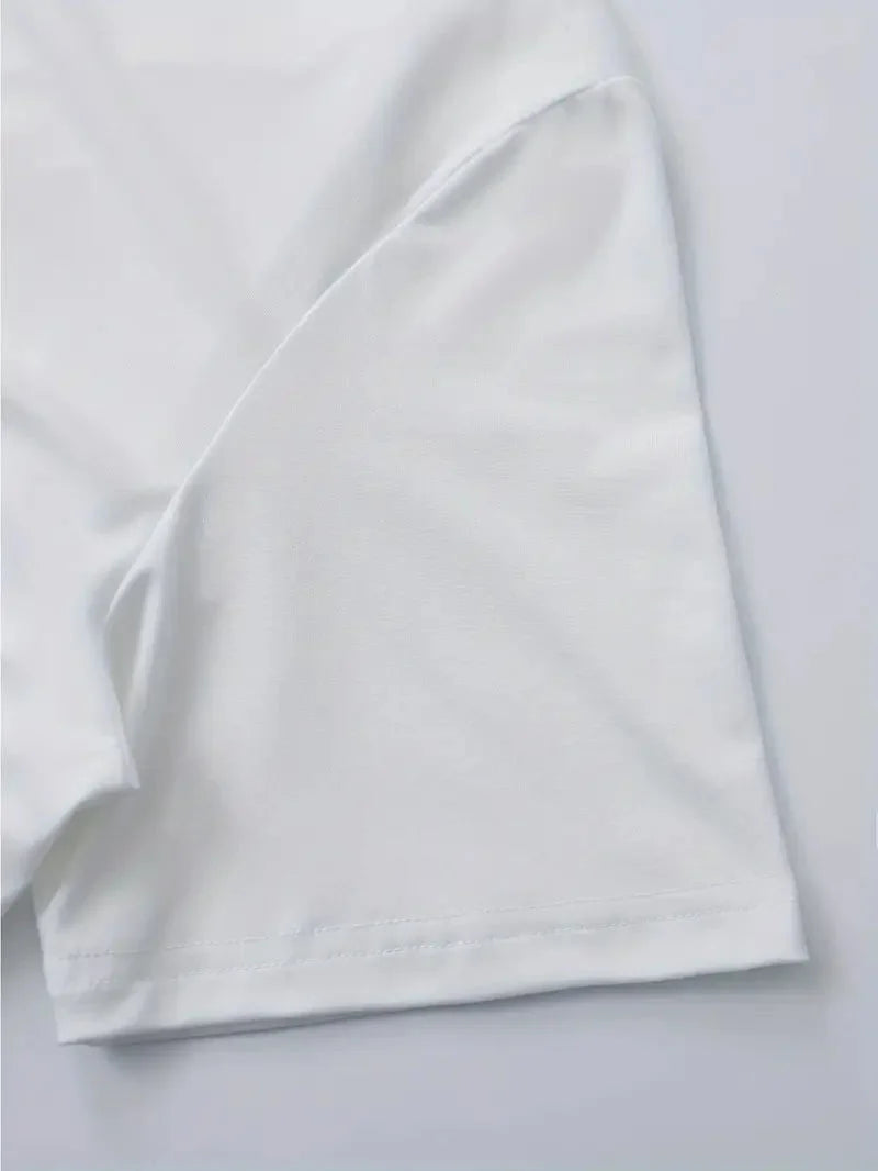 Weißes Herren T-Shirt, V-Ausschnitt, Slim Fit Kurzarm, ein Must-have für jeden Kleiderschrank.