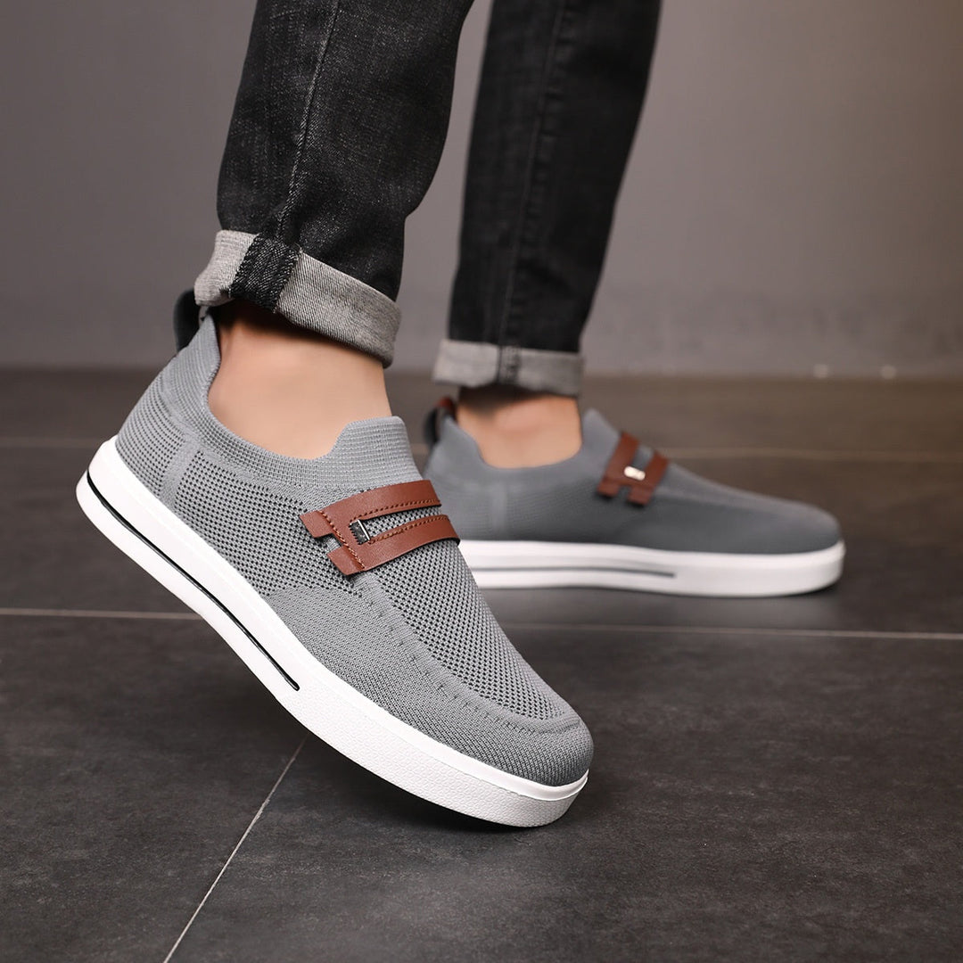 Atmungsaktiver Herren Sneaker, Slip-On, leichtes Obermaterial, ideal für warme Tage.