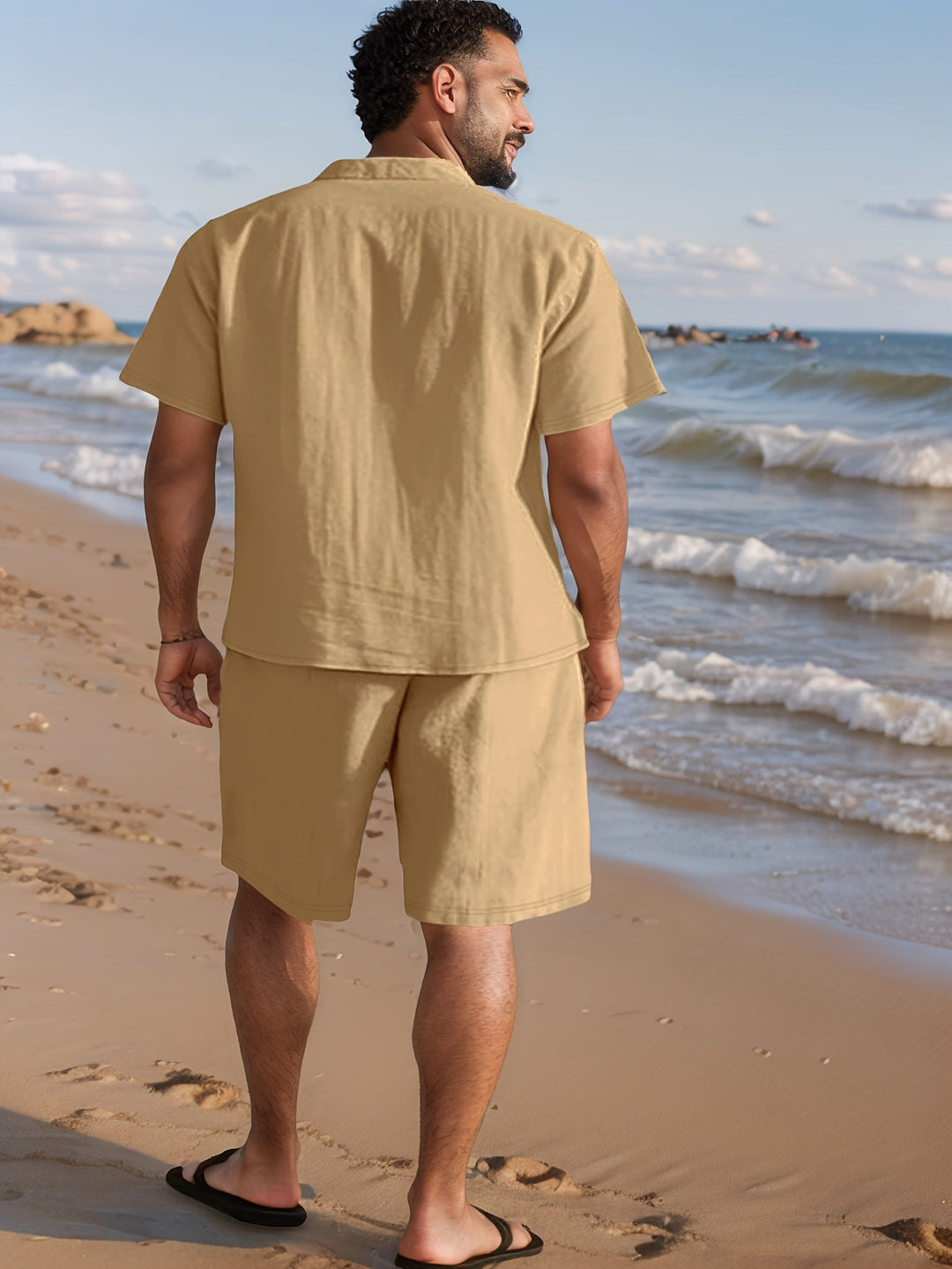 Herren Kurzarm Hemd und Shorts Set, perfekt für entspannte Sommertage am Strand.